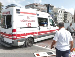 Vatan Caddesi’nde ambulans devrildi, trafik durdu: 3 yaralı